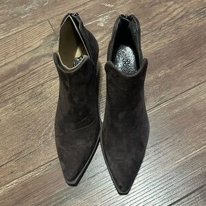 Vince Camuto Gigietta Women's Brown Suede Back Zip Chelsea Booties - Size 8